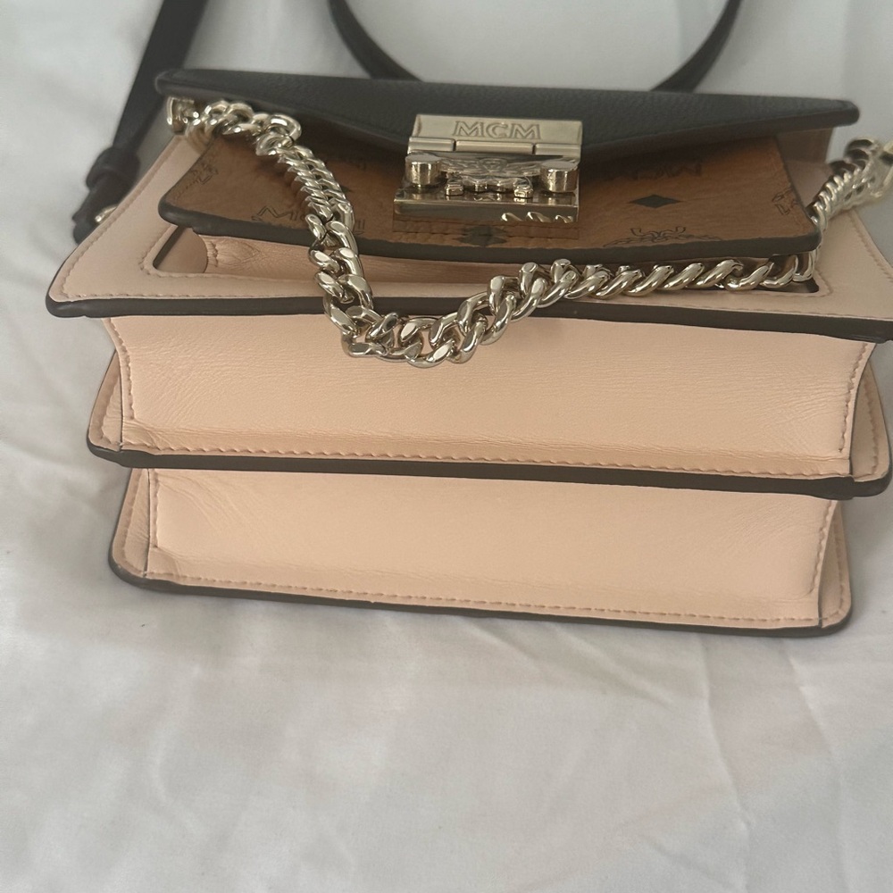 MCM Patricia crossbody in visetos - Picture 4 of 9